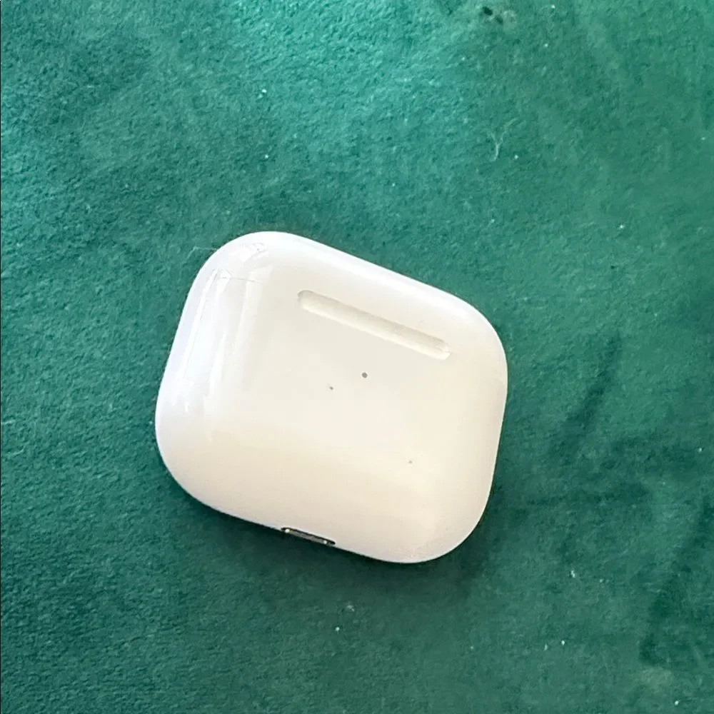 REFURBISHED AirPod Pro 2 - With White Wireless Earbuds Case - LIKE NEW